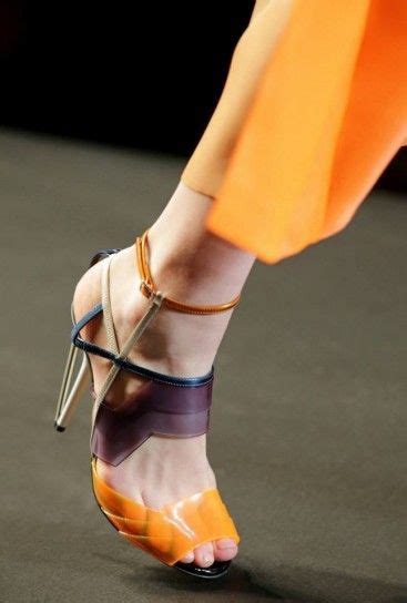 scarpe fendi con tacchi
